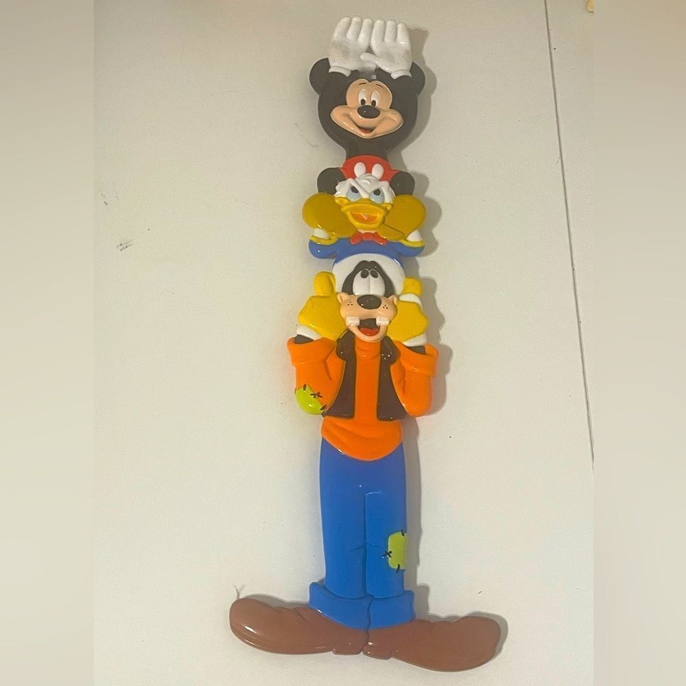 Walt Disney World Souvenir Back Scratcher Totem Pole Goofy Donald & Mickey 15"